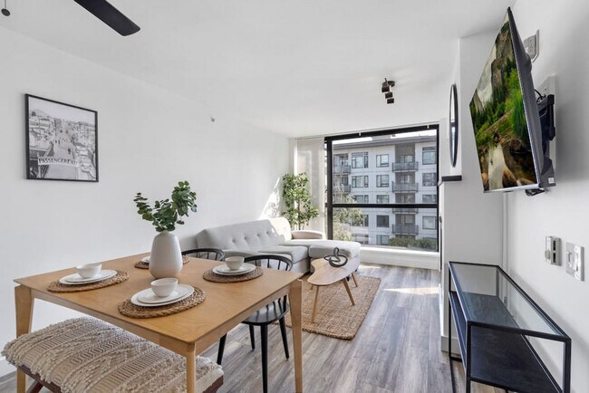 Photo du bâtiment - 124 W 1st St