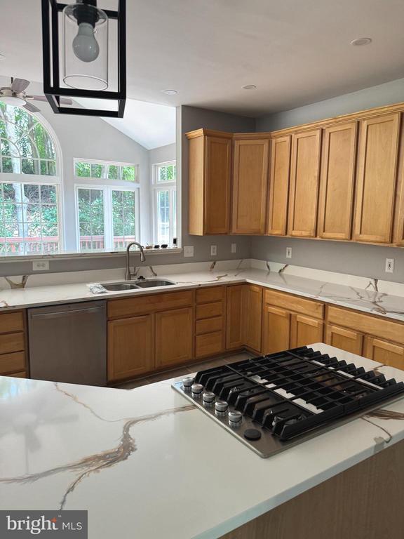 Foto del edificio - 10400 Twin Knoll Way