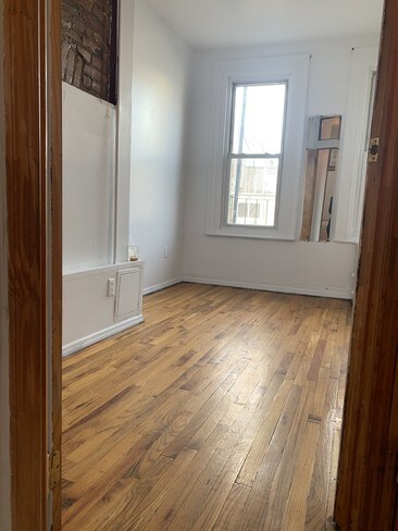 Building Photo - 123 Troutman St