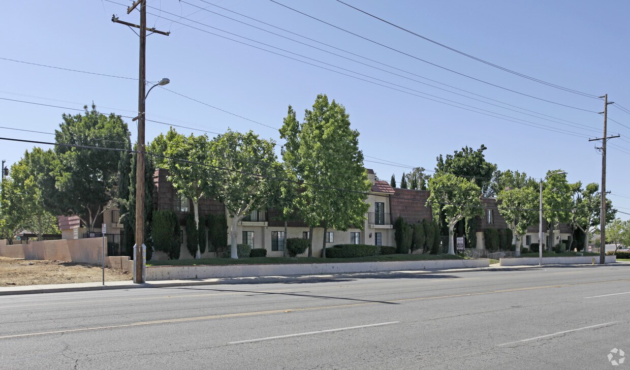 Tenth West Townhomes Palmdale, CA