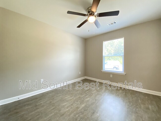 Foto del edificio - 107 Redbud Ct