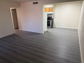 Building Photo - 625 S Royal Crest Cir