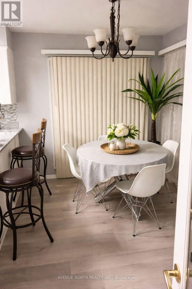 Photo du bâtiment - 1533 Burningtree Ct