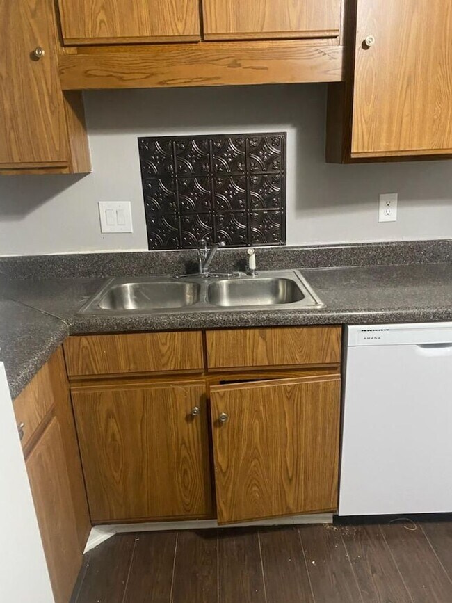 Foto del edificio - 2 bedroom 1 bath condo