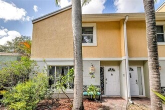 Building Photo - 307 SW 11th Ct