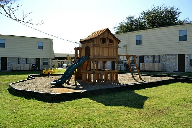 Foto del edificio - 514 SE Gardens Blvd