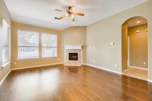 Building Photo - 1400 Chestnut Dr