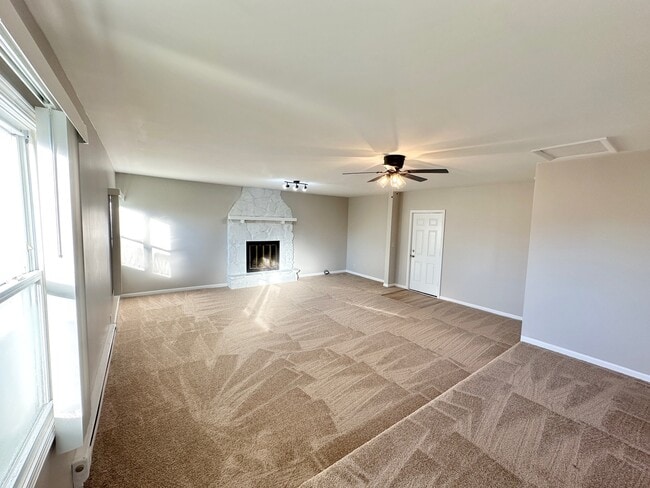 Building Photo - 3003 Killarney Dr