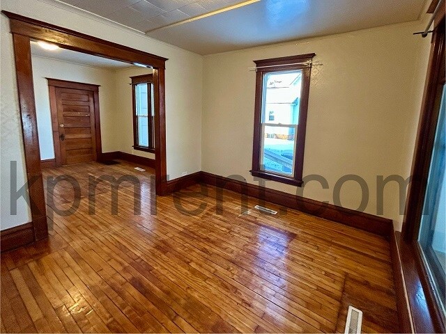 Foto del edificio - 705 10th St NE