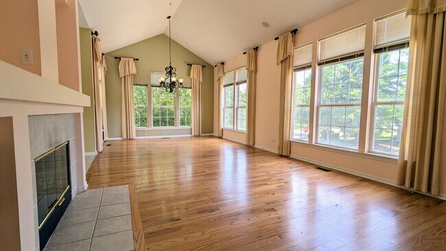 Foto del edificio - 2878 N Greenwood Ave