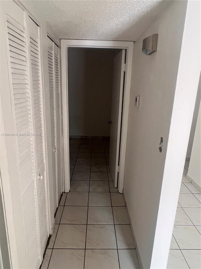 Foto del edificio - 10851 SW 2nd St