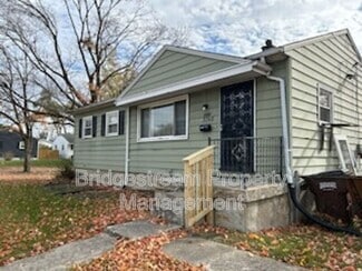 Building Photo - 3748 St James Ave