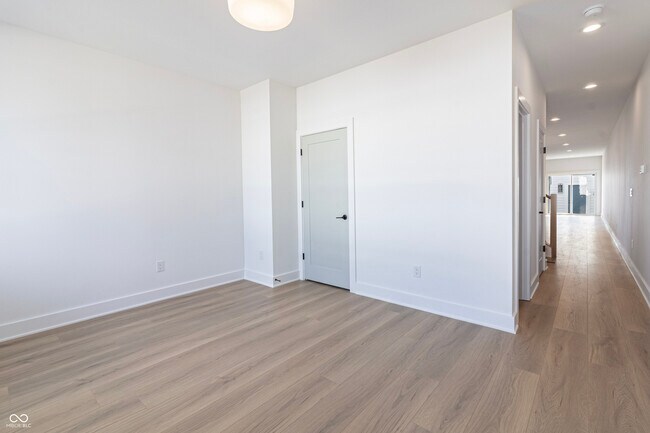Foto del edificio - 2053 Columbia Ave