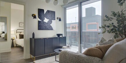 Building Photo - 2545 Simcoe St N