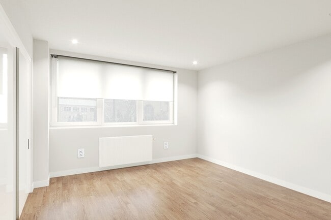 Building Photo - 3555 Chem. de la Côte-des-Neiges