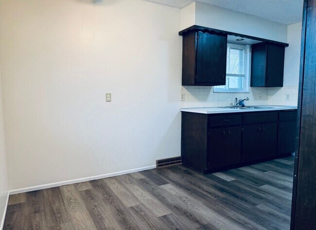 Foto del edificio - 2 bed and so much more!!!