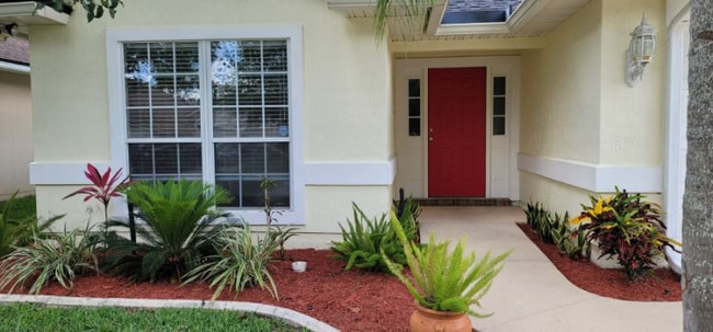 Building Photo - 810 S Lilac Loop