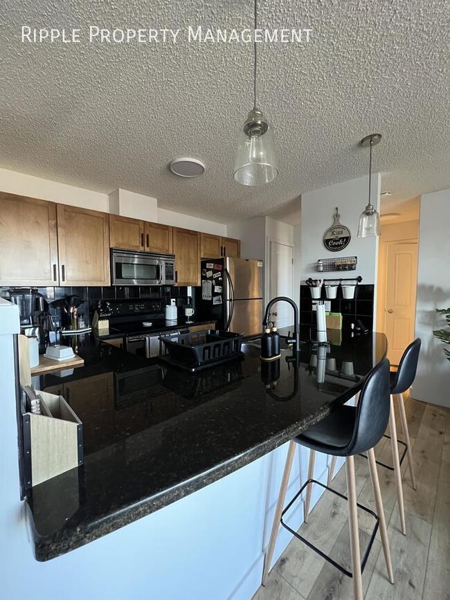 Photo du bâtiment - AMAZING 1 BED/ 1 BATH CONDO WITH A POOL & ...