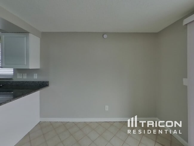 Foto del edificio - 3311 Russett Dr