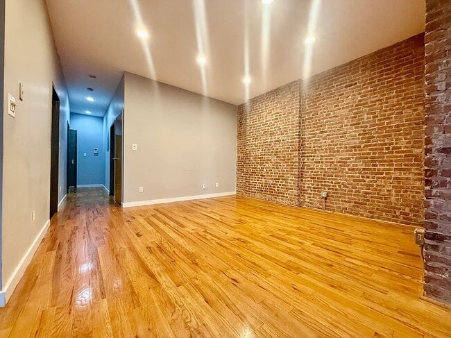 Building Photo - 103 E 102nd St