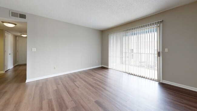 Interior Photo - Brookridge