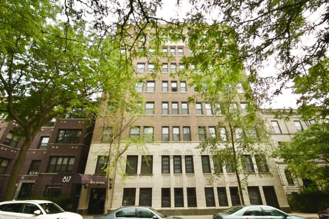 Building Photo - 817 W Lakeside Pl