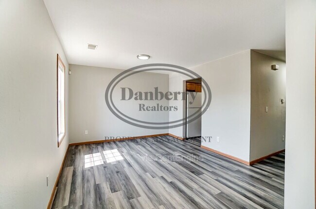 Foto del edificio - 1117 N Byrne Rd