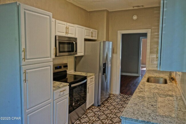 Foto del edificio - Beautiful 3/1 with Hardwood Floors in Marianna