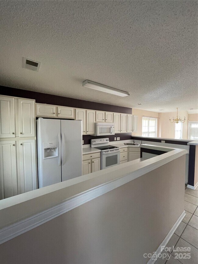 Foto del edificio - 16740 Timber Crossing Rd