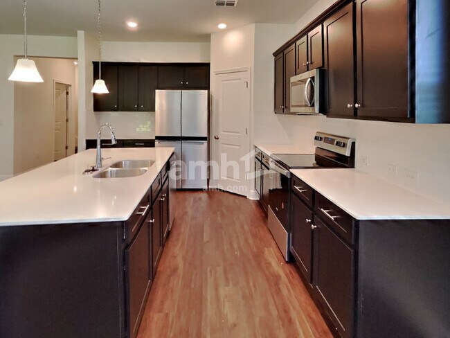 Foto del edificio - 27518 St Andrews Ave