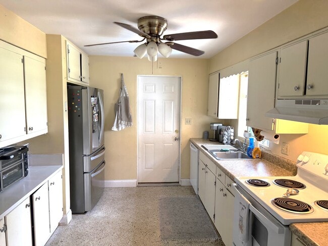 Building Photo - 108 Lantana Ave