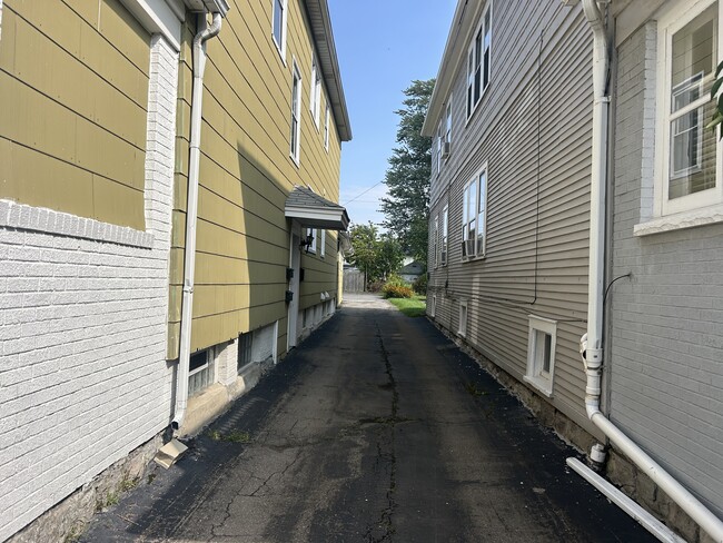 Building Photo - 473 Colvin Ave
