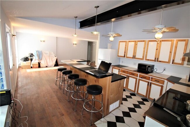 Foto del edificio - 979 Chestnut Oak Ct