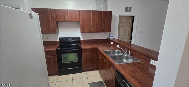 Foto del edificio - 573 Bell Blvd