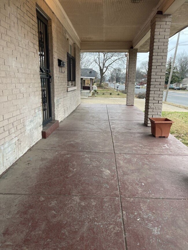 Foto del edificio - Spacious House in the U of M Area! Coming ...