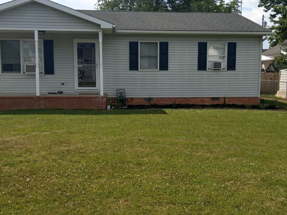 Foto principal - 318 N Western Ave