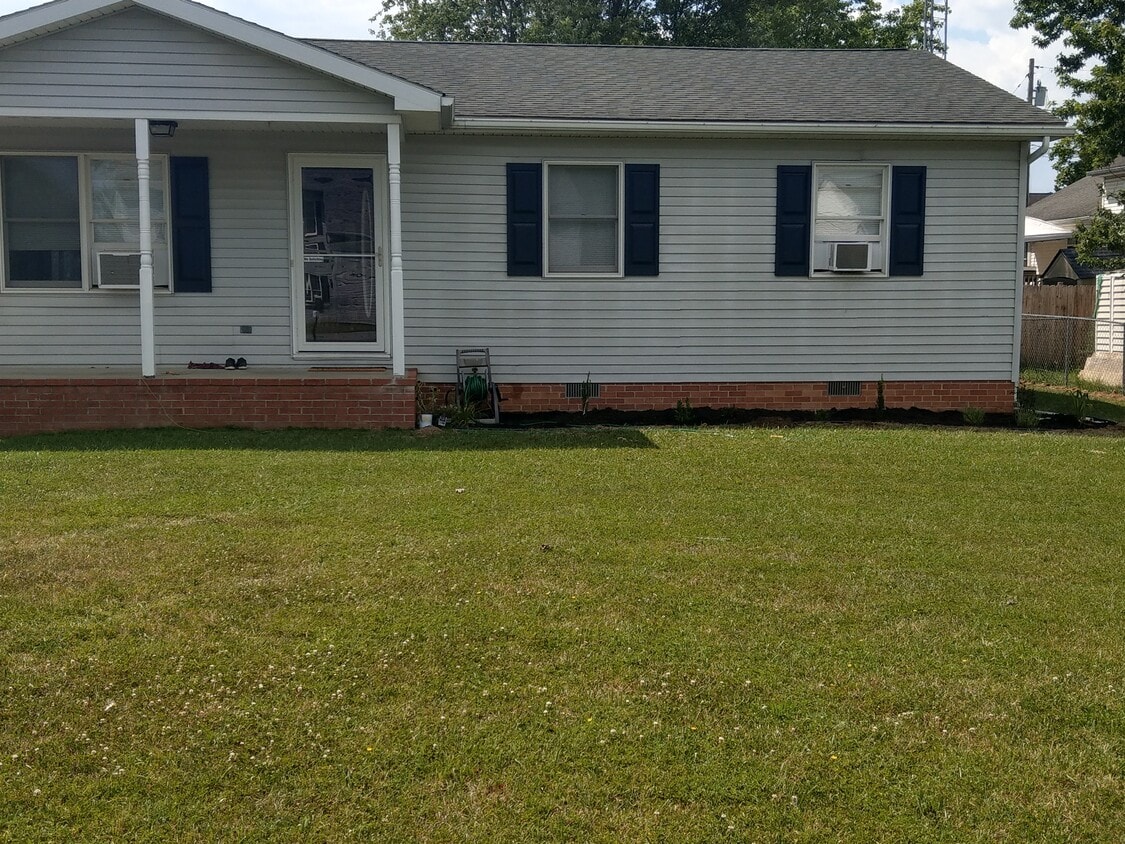 Primary Photo - 318 N Western Ave