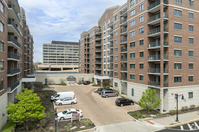 Building Photo - Library Courte Condominiums