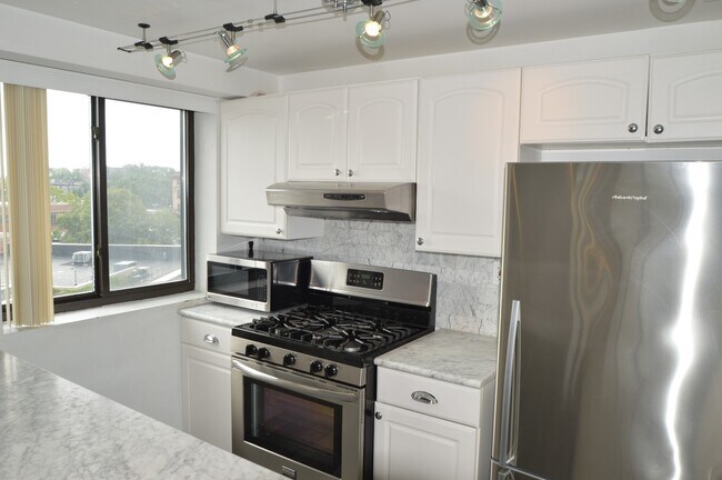 Foto del edificio - 15 North Beacon St