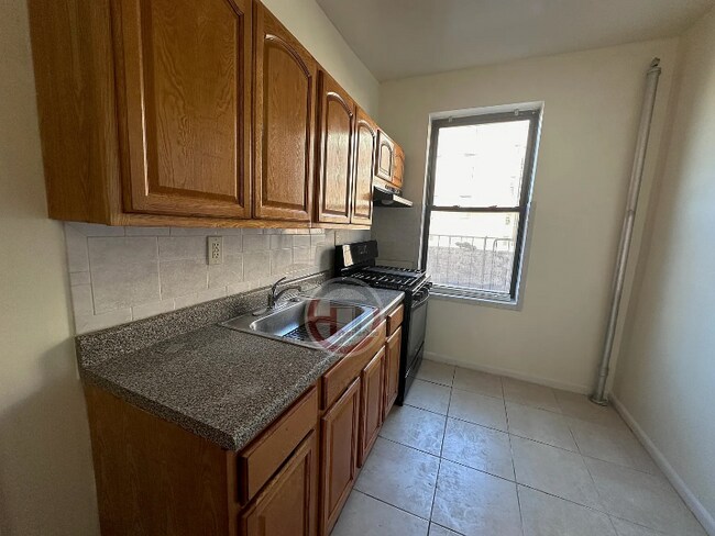 Foto del edificio - 3132 Buhre Ave