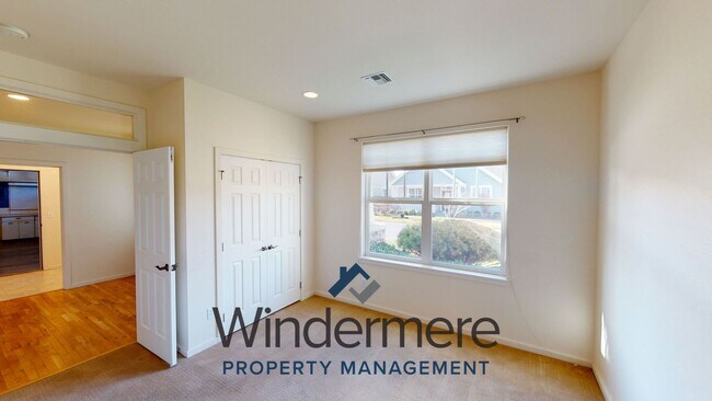 Foto del edificio - 721 SE Swainson Ln