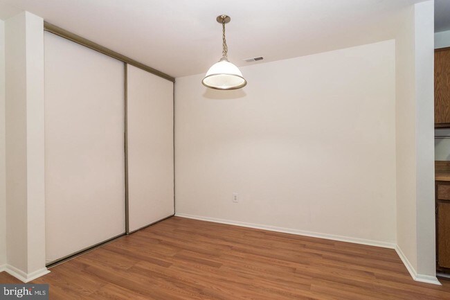 Building Photo - 2102 Jefferson Ct