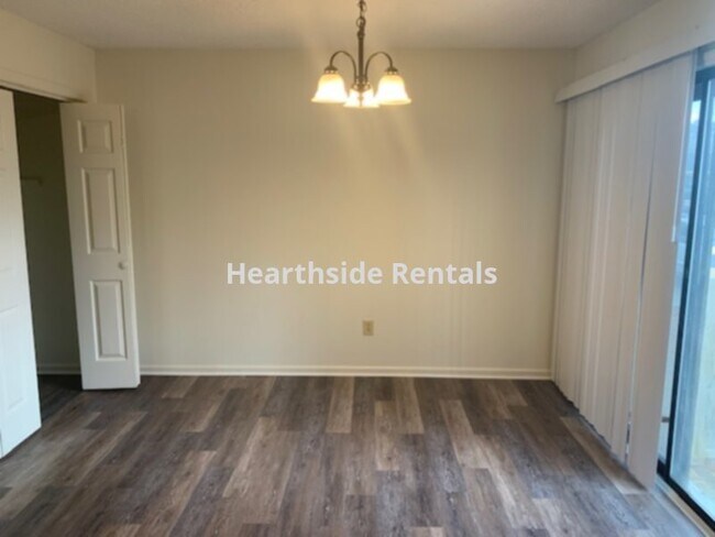 Building Photo - **2 Bedroom 1.5 Bath Duplex Near Medical D...