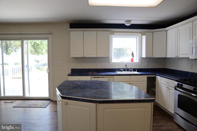 Building Photo - 1604 McGuckian St
