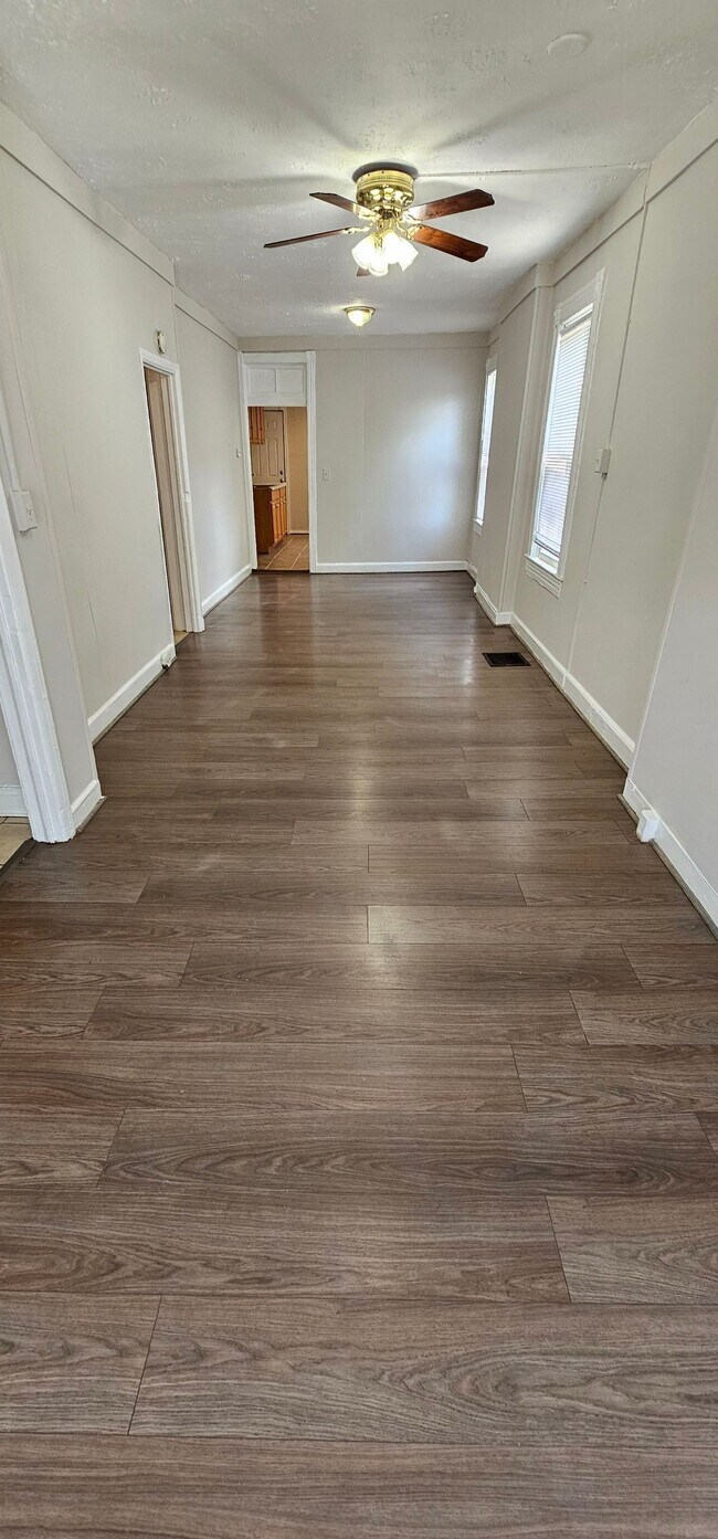 Foto del edificio - 1301 N Milton Ave