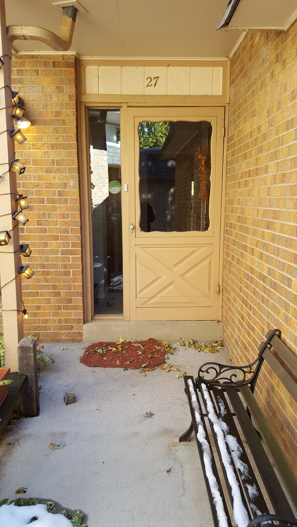 Building Photo - Charming 2 story Townhouse 2bd 2ba