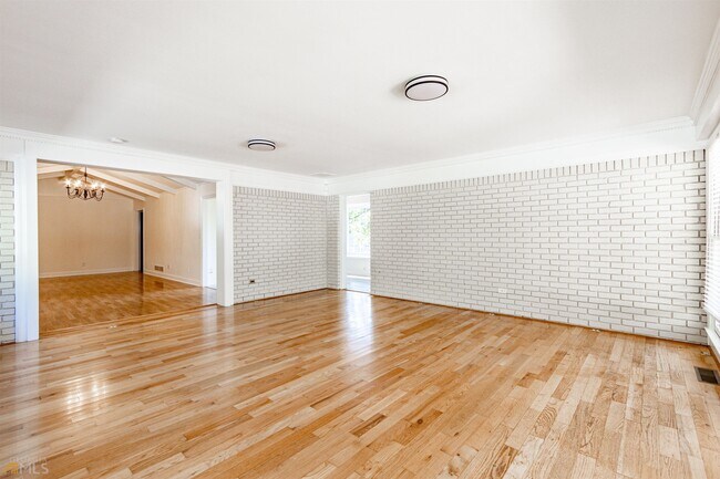 Building Photo - 9825 Hutchesons Ferry Rd