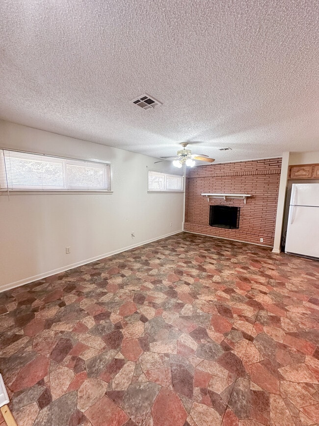 Building Photo - 924 NW Runyon Rd