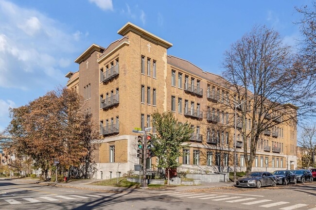 Photo du bâtiment - 880 Rue Père-Marquette