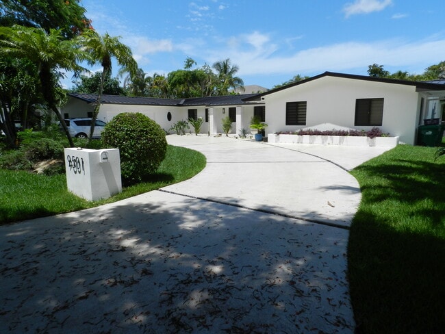 Foto del edificio - 9501 SW 69th Ct